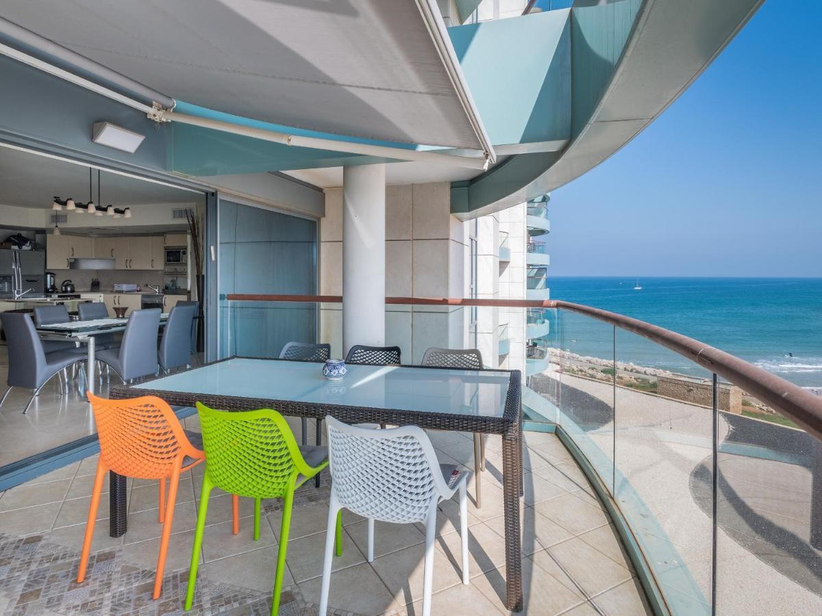 Front Of Beach Next Ritz Hotel - 3 Bedroom& 3 Bathroom Herzliya Room photo
