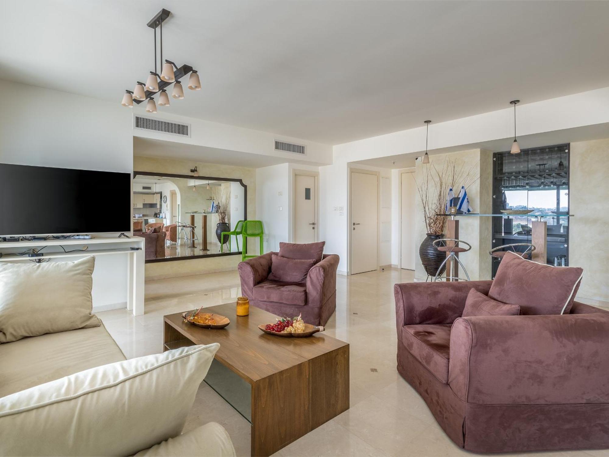 Front Of Beach Next Ritz Hotel - 3 Bedroom& 3 Bathroom Herzliya Room photo